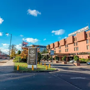 https://sheraton-skyline-hotel-london-heathrow.brighton-hotels-england.com