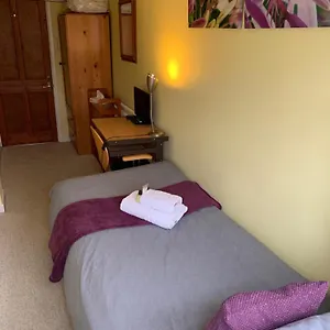 https://the-holly-tree.cambridgehotelsuk.com